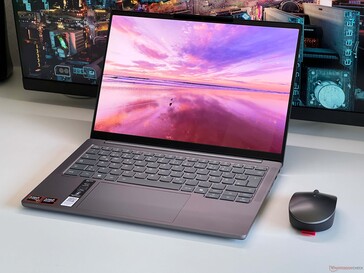 ...de IdeaPad Pro 5 14 heeft het nieuwe OLED-scherm. (Afbeeldingsbron: Notebookcheck)