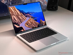 Applede huidige MacBook Pro-generatie gaat nu naar verluidt een paar maanden langer mee dan eerder werd verwacht, M4 MacBook Pro 14 afgebeeld. (Afbeeldingsbron: Notebookcheck)