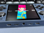 De RGB30 combineert een 4-inch scherm met een Rockchip RK3566-chipset. (Afbeelding bron: Powkiddy)