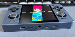 De RGB30 combineert een 4-inch scherm met een Rockchip RK3566-chipset. (Afbeelding bron: Powkiddy)