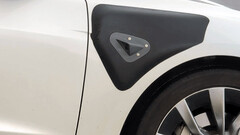 De spatbordconstructie en de plaatsing van de achterruitcamera lijken op die van de Cybercab. (Afbeelding bron: Reddit)