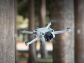 De Mini 3 Pro zou binnenkort gezelschap kunnen krijgen van een goedkopere drone die ook onder de Mini 3-serie wordt verkocht. (Afbeelding bron: DJI)