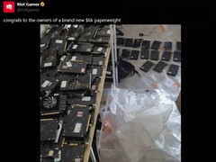 Een enorme stapel Heino 2.0 DMA PCIe sjoemelhardware voor Valorant