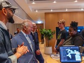 Tim Cook met koning Charles III op het hoofdkantoor van Apple in Battersea Power Station