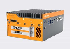 Veel poorten en ruimte voor een SFF desktop-grade professionele GPU. (Afbeelding Bron: Onlogic)