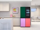 De LG InstaView koelkast met MoodUP heeft LED panelen om de kleur van de koelkastdeuren te veranderen. (Afbeelding bron: LG)