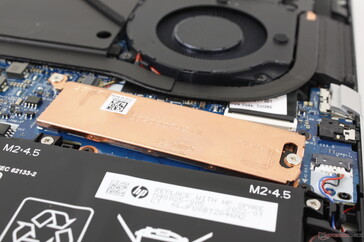 Koperen warmteverspreider voor slechts één van de twee M.2 PCIe4 SSD-slots