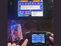 Een microcontroller die een GBA met een Nintendo Switch 2 verbindt, waardoor Pokémon tussen beide apparaten kan worden overgedragen