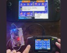 Een microcontroller die een GBA met een Nintendo Switch 2 verbindt, waardoor Pokémon tussen beide apparaten kan worden overgedragen