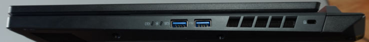 Poorten rechts: 2 x USB-A (10 Gbit/s), Kensington-slot