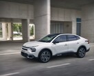 De Citroën ë-C4 X heeft een actieradius van 223 mijl (~359 km). (Afbeelding bron: Citroën)