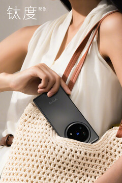 De Vivo X Fold5 in Titanium.