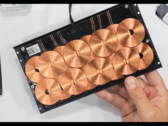 Tesla's nieuwe accessoire van binnenuit. (Bron: JerryRigEverything via YouTube)