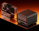 De Aoostar WTR Max is nu verkrijgbaar met de Intel Core i5 1235U. Afgebeeld: de NAS met een eGPU.