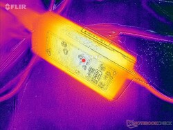 AC-adapter wordt nauwelijks warm bij langdurig gebruik