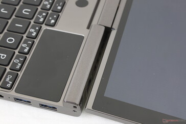 Het touchpad is veel kleiner en anders gepositioneerd dan op andere laptops, dus het is even wennen