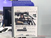 Asus toonde het MP13UC e-paper display en de ATS01D stand op Computex 2026.