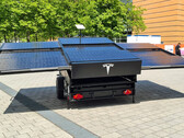Tesla's zonnepaneelaanhanger met Starlink (afbeelding: Tesla Adri/Twitter)