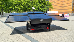 Tesla&#039;s zonnepaneelaanhanger met Starlink (afbeelding: Tesla Adri/Twitter)