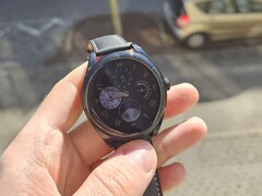 Huawei Watch knoppen in de zon