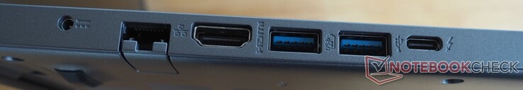 Links: oplaadpoort, RJ45 Ethernet, HDMI 2.1, 2x USB-A 3.0, Thunderbolt 4