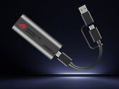 De ROG USB-C10G is een USB-C-naar-10GbE-adapter. Afgebeeld: een promotiefoto van het accessoire met de meegeleverde kabel.