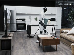 De Figure 03 humanoïde robot die een zitkamer opruimt