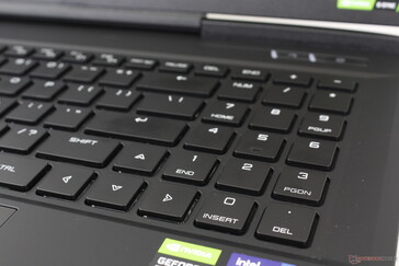 Numpad-toetsen zijn zachter en niet zo luid als de belangrijkste QWERTY-toetsen