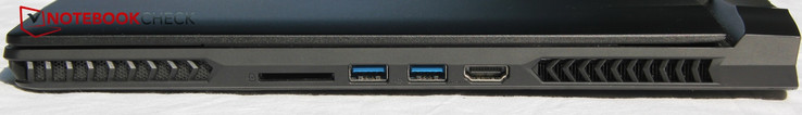 Rechterkant: SD-kaartlezer, 2x USB-A 3.0, HDMI