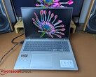 Radeon 860M presteert nog slechter dan de Radeon 760M in onze eerste benchmarkresultaten (Afbeelding bron: AMD)