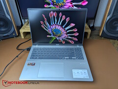 Radeon 860M presteert nog slechter dan de Radeon 760M in onze eerste benchmarkresultaten (Afbeelding bron: AMD)