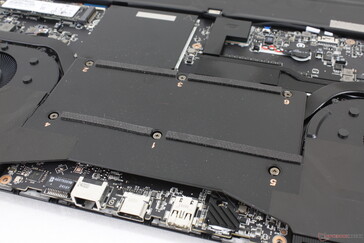 MSI "Intraflow" ventilatoren duwen verse lucht door meer van de interne componenten tussen de ventilatoren