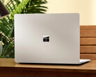 Naar verluidt zal de Surface ‘Minos’ verkrijgbaar zijn in de afwerkingen Zwart en Platina; hiernaast is de Surface Laptop 8 afgebeeld.