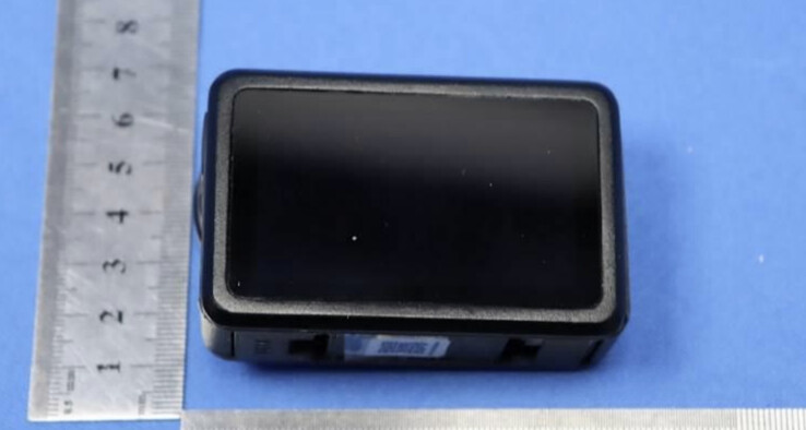 Een DJI Osmo Action 6 prototype van de achterkant (bron: FCC)