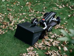 De EcoFlow Blade robot grasmaaier kan ook bladeren en takken opvegen. (Beeldbron: EcoFlow)