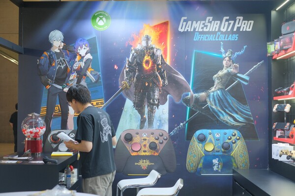 De GameSir G7 Pro Dragon's Dogma Edition Wireless Controller voor Xbox tentoongesteld op de Tokyo Game Show. (Afbeelding bron: GameSir)