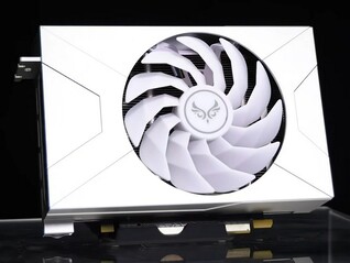 GeForce RTX 4070 Sakura Snow X heeft een volledig uit aluminium vervaardigde shroud (Beeldbron: Zephyr)
