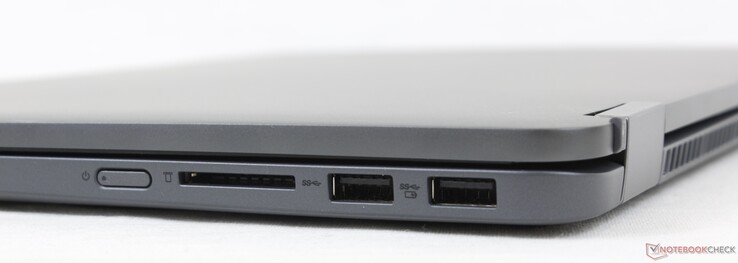 Rechts: Aan/uit-knop, SD kaartlezer, 2x USB-A 3.2 Gen. 1