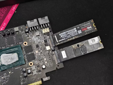 MaxSun Intel Arc B580 met SSD-sleuven (bron: Bilibili)