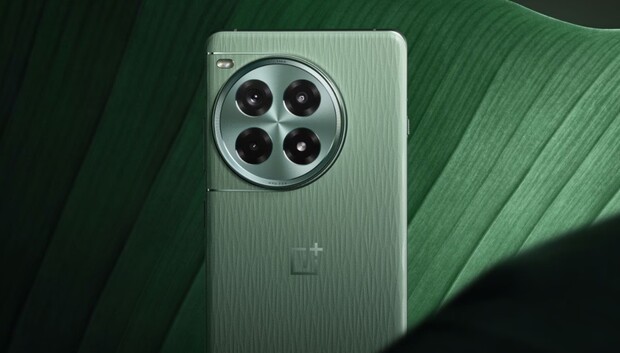 De OnePlus Ace 3 Pro heeft drie camera's aan de achterkant, maar slechts twee zijn echt bruikbaar. (Afbeeldingsbron: OnePlus)