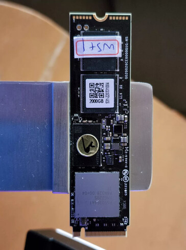 Prototype PCIe Gen5 NVMe SSD met Phison E26 controller en Micron 232-layer B58R NAND. (Afbeelding bron: Tom's Hardware)