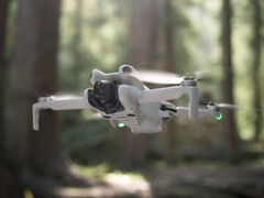 De Mini 4 Pro blijft DJI&#039;s meest recente 249 g drone release. (Afbeeldingsbron: DJI - bewerkt)