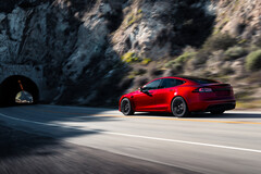 Tesla's Model S heeft een nieuwe basisprijs gekregen die 10.000 dollar lager ligt dan voorheen. (Afbeeldingsbron: Tesla)