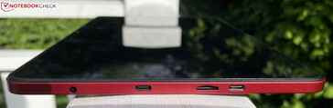 Links: 3,5 mm hoofdtelefoonaansluiting, USB-C 2.0, microSD-sleuf, USB-C 3.1 Gen 1 met DisplayPort
