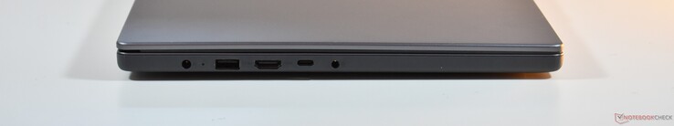 links: Oplaadpoort, USB-A 3.2 Gen 1, HDMI, USB-C 3.2 Gen 1 (incl. PD/DP), 3,5mm audio