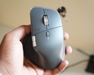 De Logitech MX Master 4 in Graphite (Afbeelding bron: Abhinav Fating/Notebookcheck)