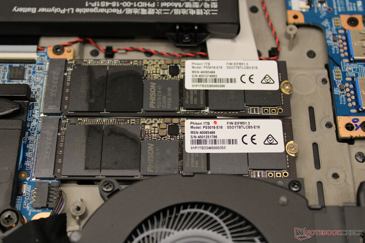 De computer wordt geleverd met twee PCIe 4 SSD's.