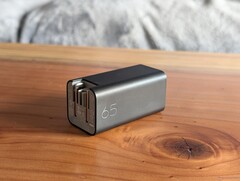 De HP-adapter van 65 W beschikt over vrijwel alle functies die wij van een draagbare USB-C-oplader zouden verwachten