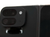 De vermeende Pixel Fold 2 met wat vier naar achteren gerichte camera's lijken te zijn. (Afbeeldingsbron: Android Authority - bewerkt)