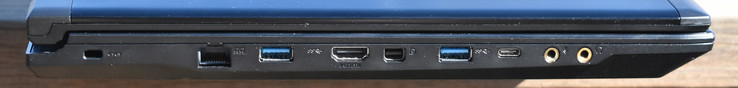 Linkerkant: Kensington Lock, Gigabit Ethernet, USB 3.0, HDMI, mini-DisplayPort, USB 3.0, USB 3.1 Type-C Gen 2, microfoon, koptelefoon